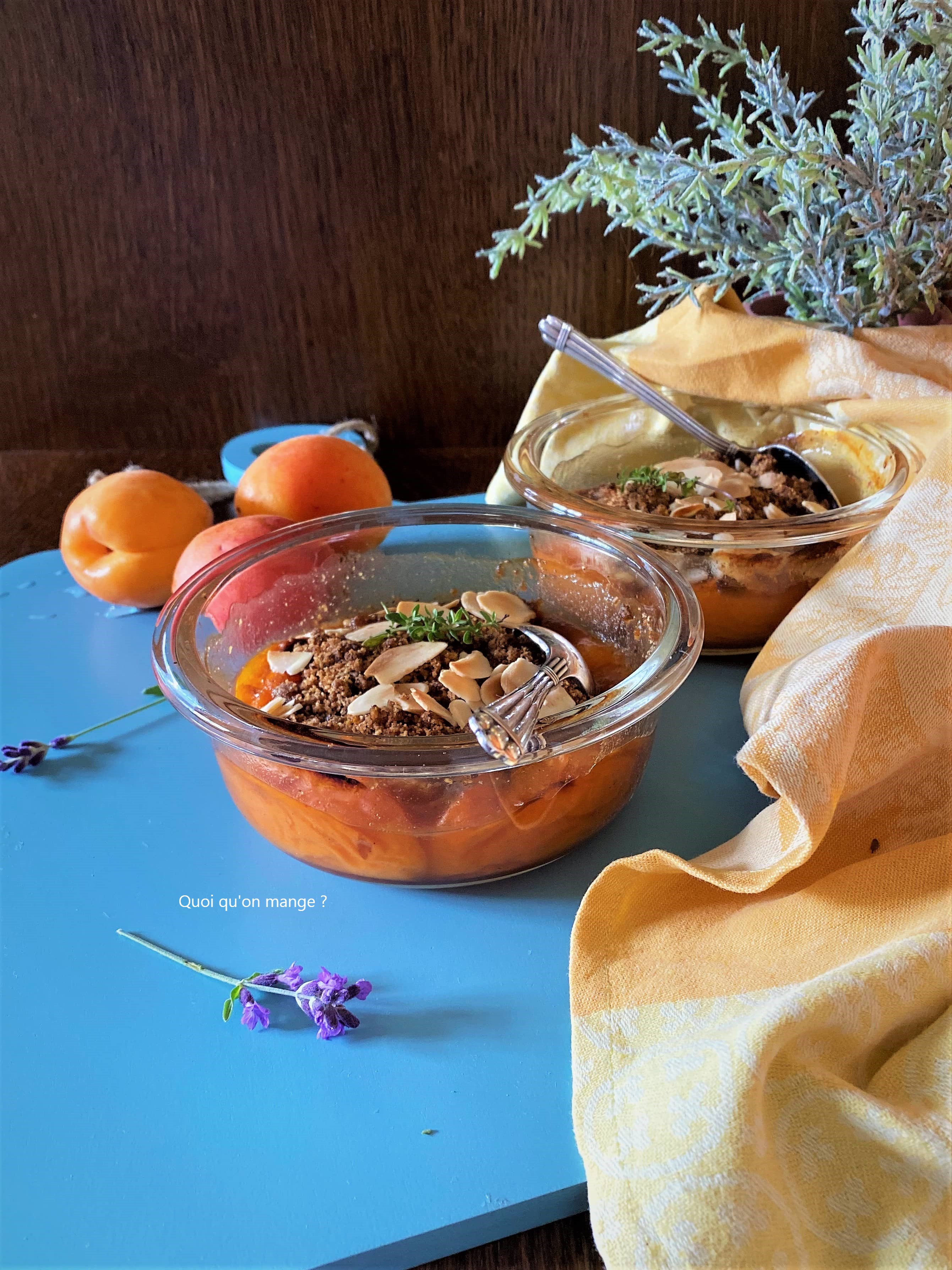 Crumble d'abricots au thym citron