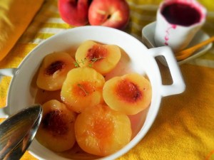 Pêche pochée au thym&nbsp;citron