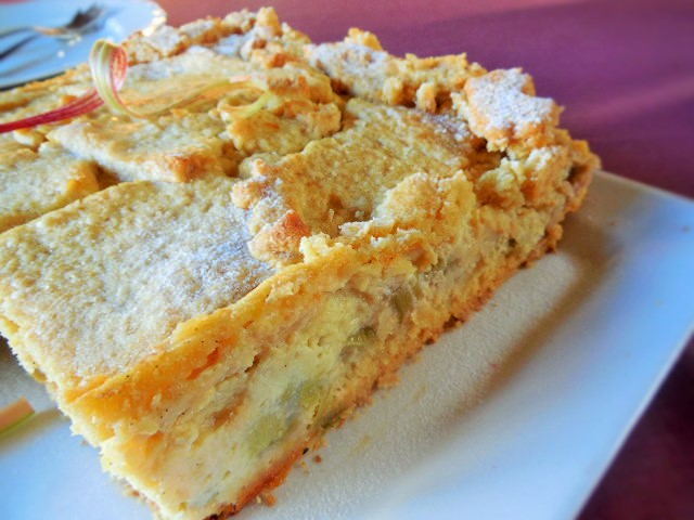 Gâteau crémeux à la&nbsp;rhubarbe