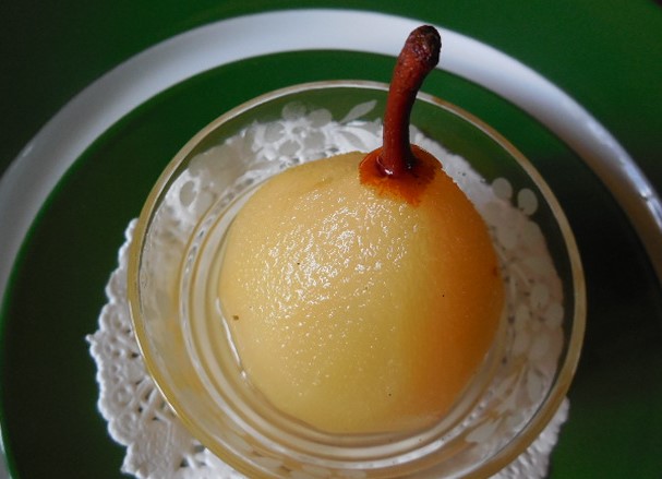 Poire pochée, infusion thym et&nbsp;romarin