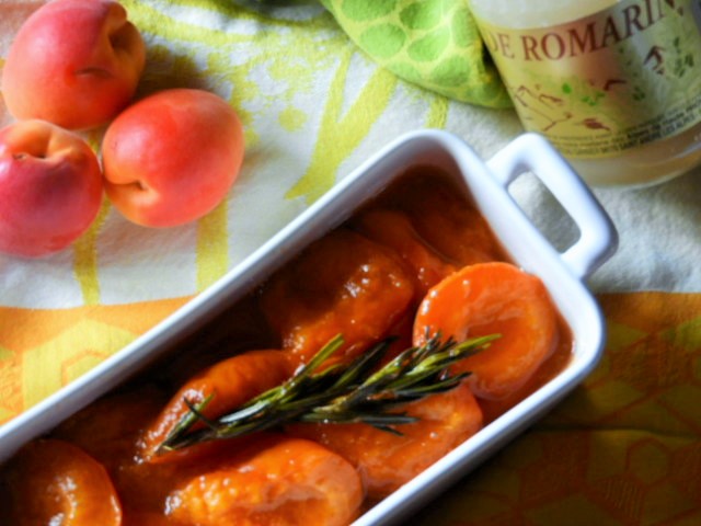 Abricots rôtis au&nbsp;romarin