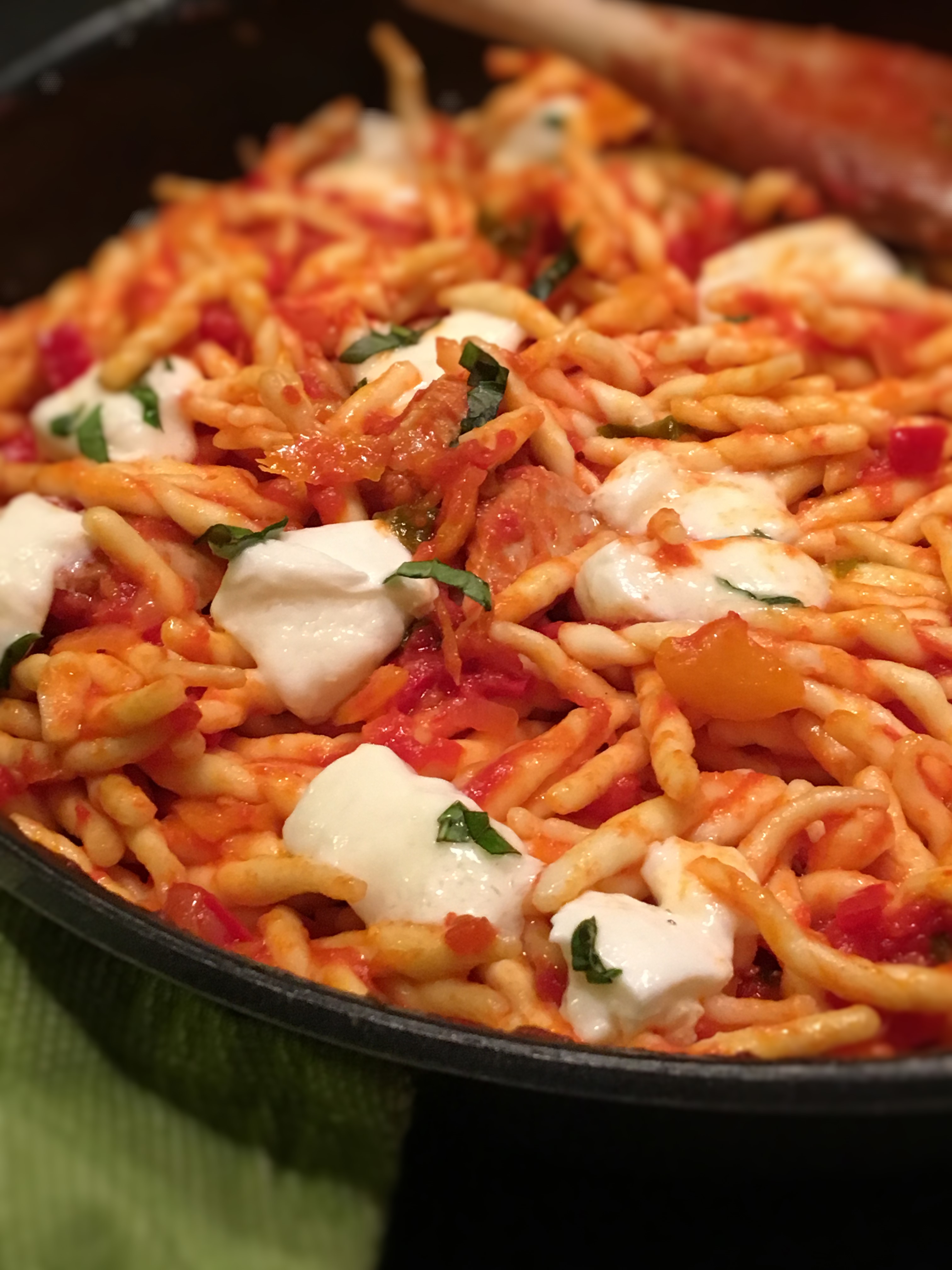 pates-au-thon-poivron-basilic-et-mozzarella (10)