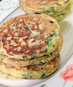 Pancakes verts aux épinards et au beurre de citron vert | Yotam Ottolenghi