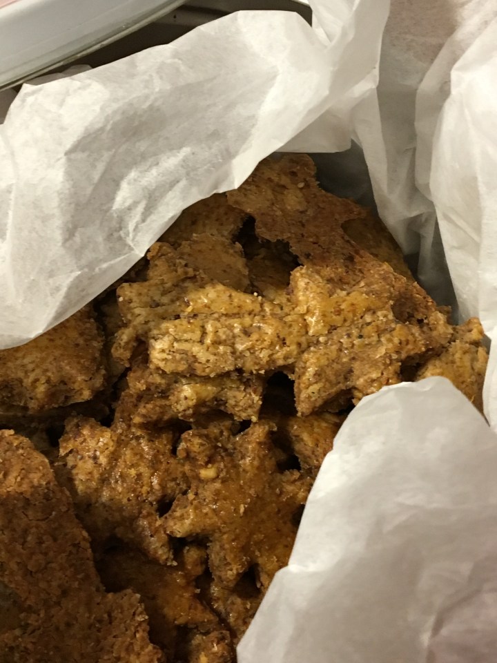 Biscuits apéro aux noix, parmesan et&nbsp;bacon