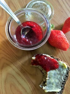 Confiture de fraises au jus de pamplemousse rose et baie de Szechuan&nbsp;rouge
