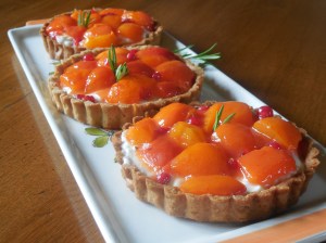 Tartelettes aux abricots rĂ´tis au miel de romarin