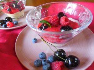 Trifle aux Fruits Rouges et Roulis de Framboises fraîches