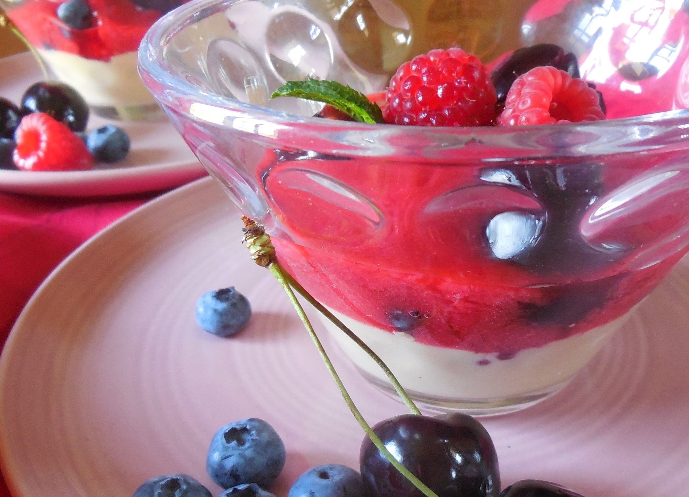 trifle-aux-fruits-rouges-coulis-framboises (5)
