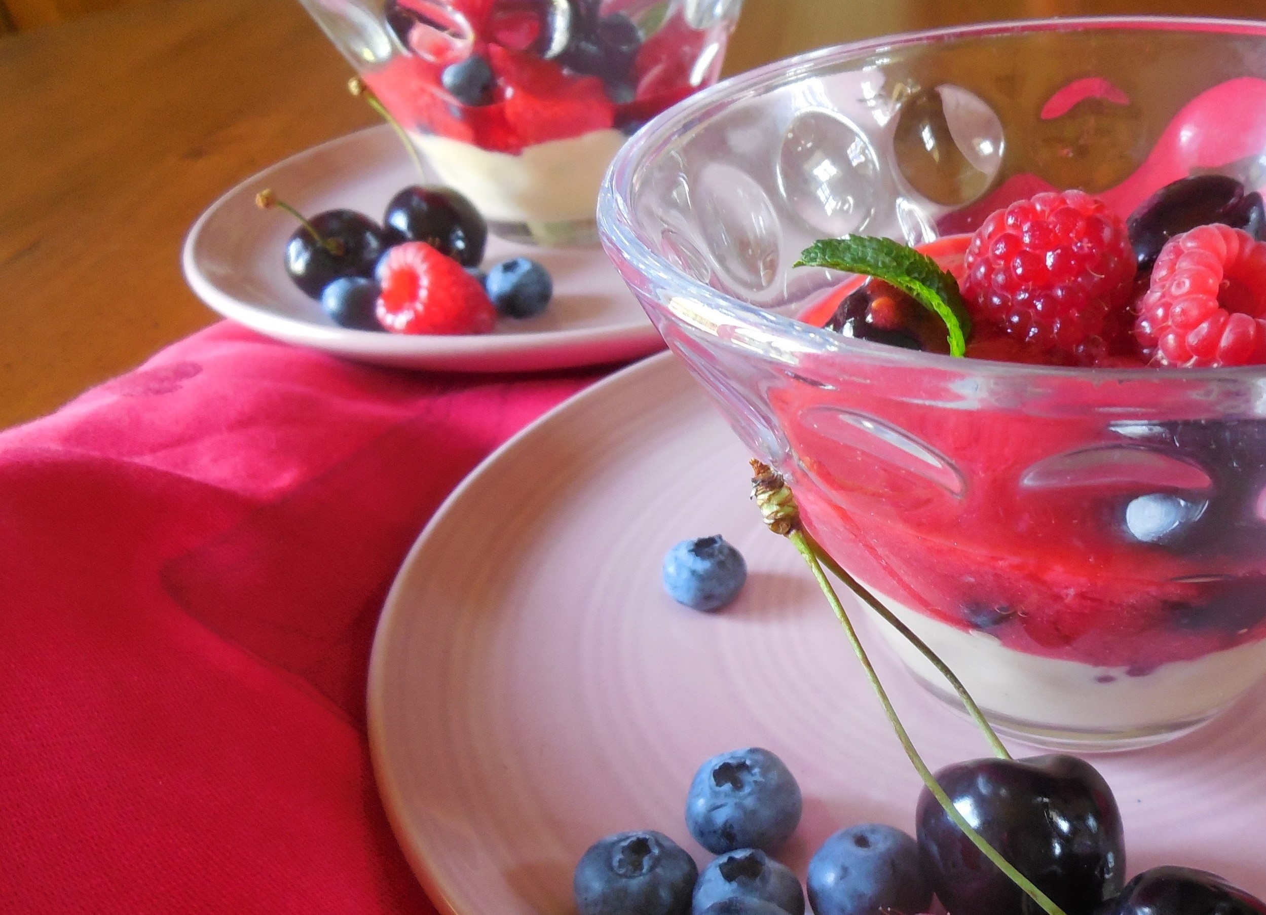 trifle-aux-fruits-rouges-coulis-framboises (6)