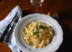 Penne au bacon, poireau et tome fraĂ®che de l’Aubrac