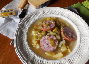 Soupe jurassienne Ă la saucisse de Morteau