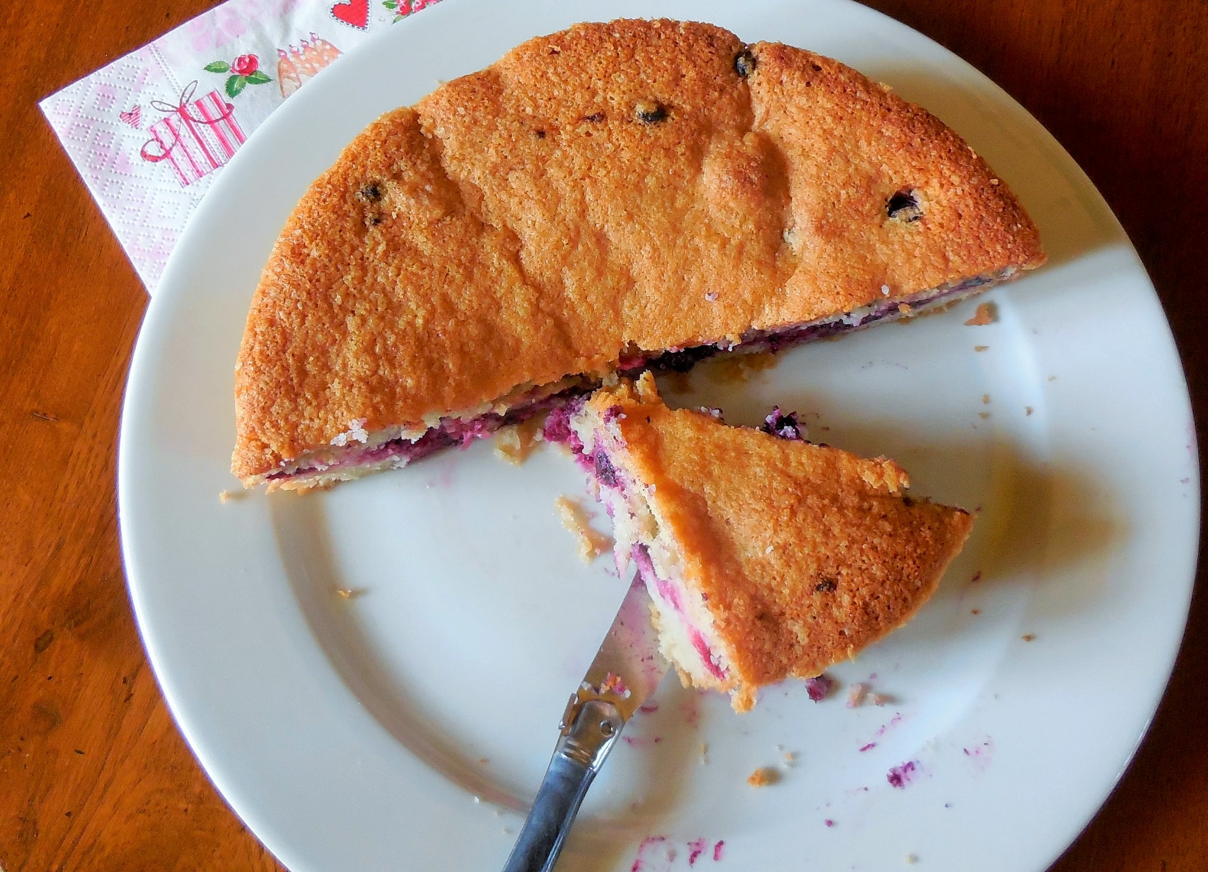 gateau-blancs-doeuf-et-fruits-rouges (1)