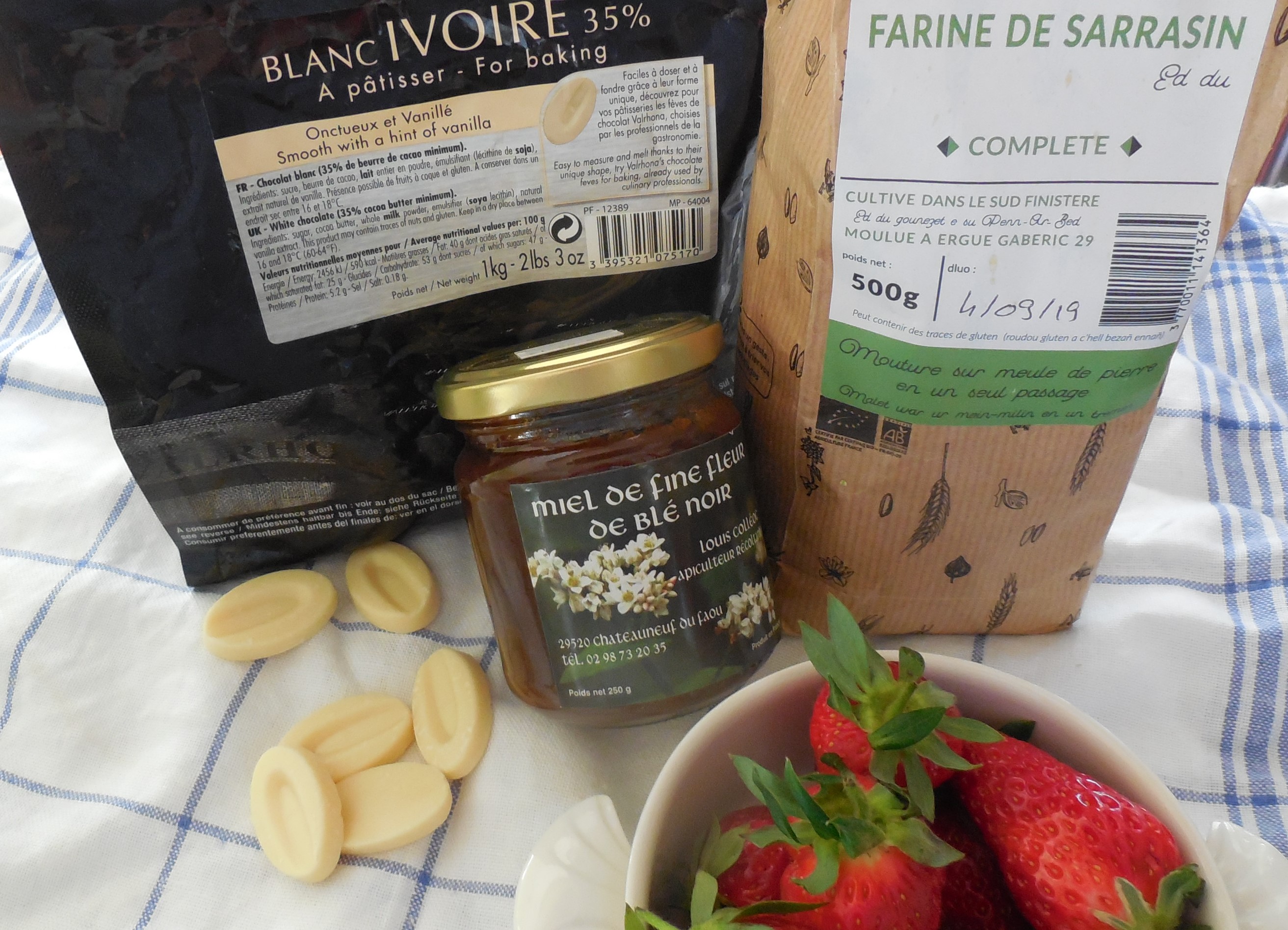 millefeuille-croquant-au-sarrasin-chocolat-fraise (1)