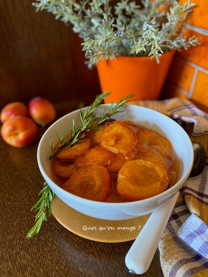 Abricots rôtis au Romarin du jardin