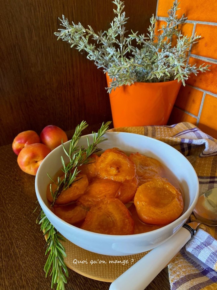 Abricots rôtis au Romarin du jardin