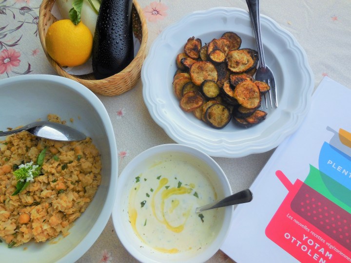 aubergines-roties-pois-chiche-sauce-yaourt (1)