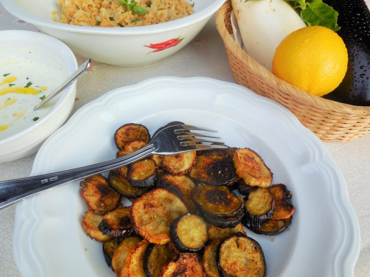 aubergines-roties-pois-chiche-sauce-yaourt (7)