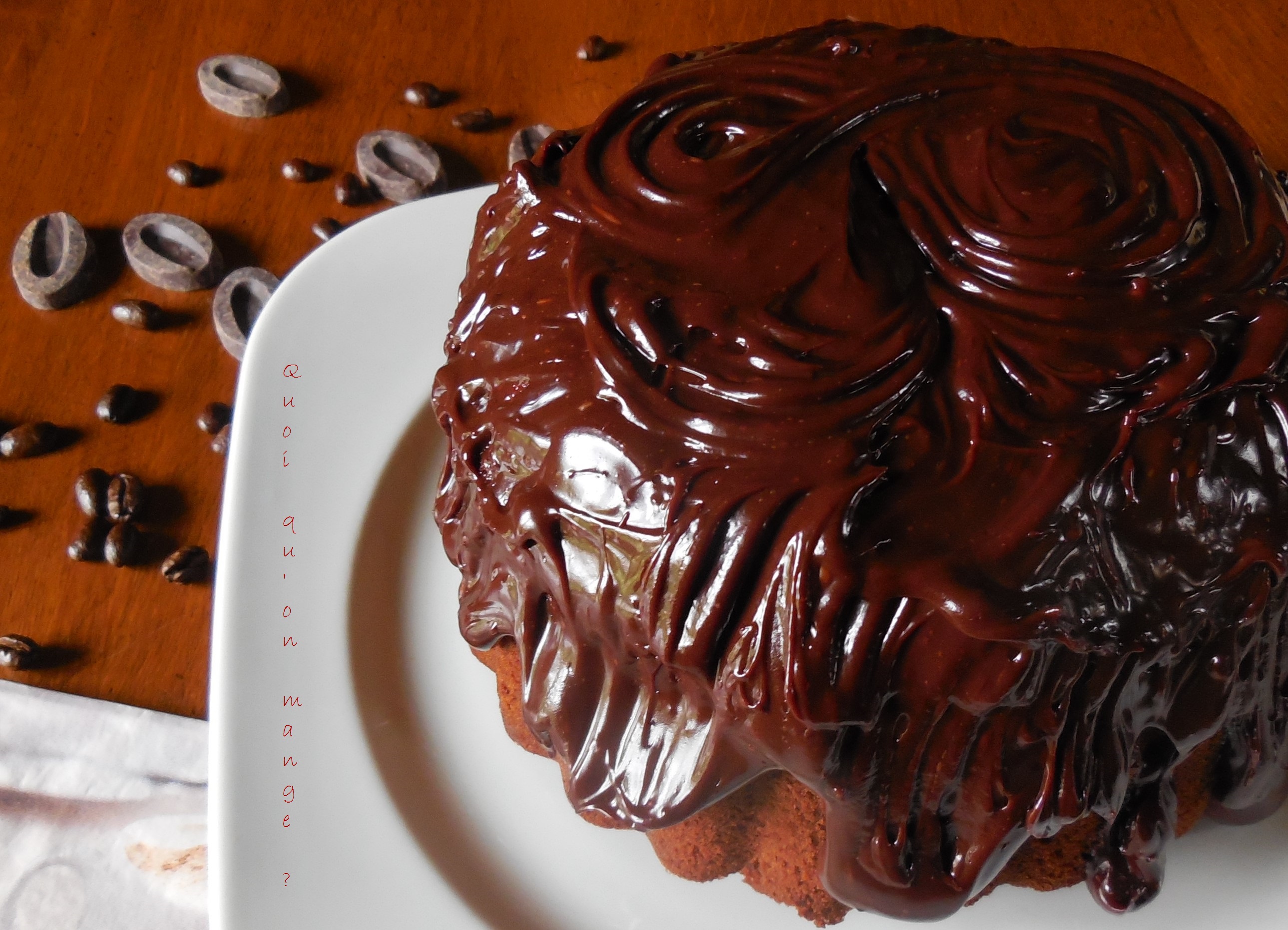 Gâteau épicé au café, coulis de chocolat Caraïbe