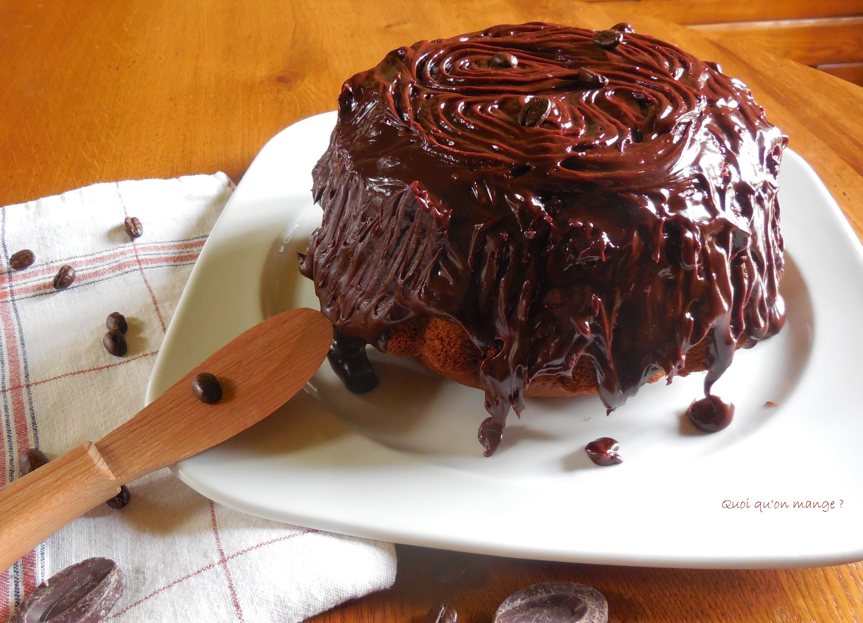 Gâteau épicé au café, coulis de chocolat&nbsp;Caraïbe