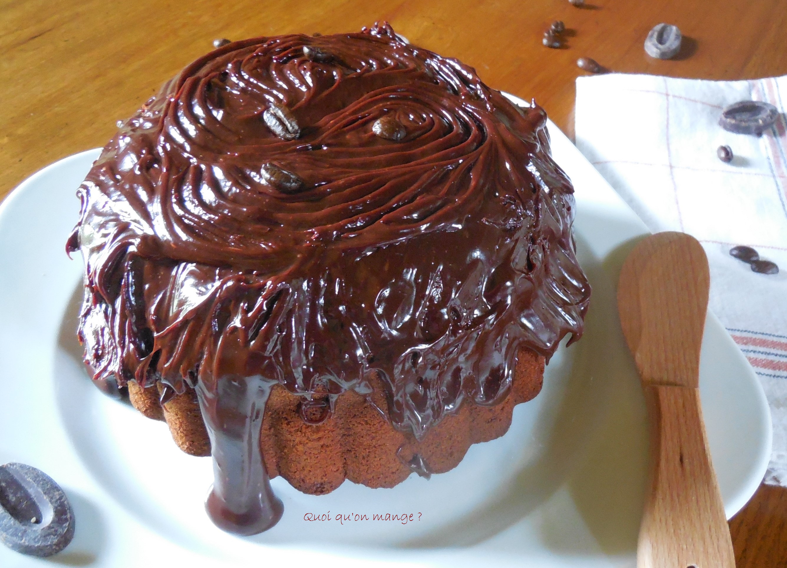 Gâteau épicé au café, coulis de chocolat Caraïbe