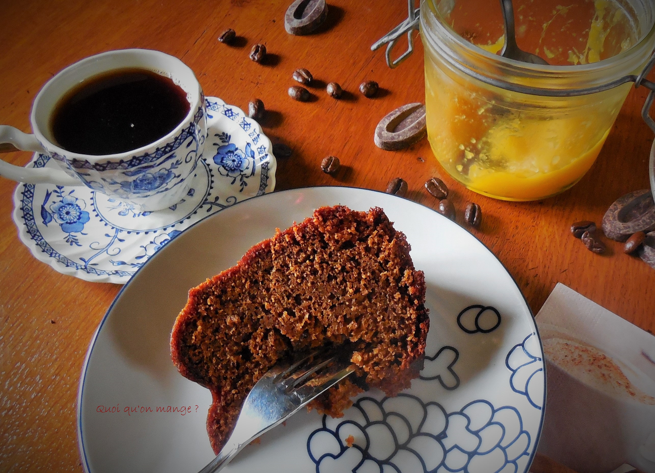Gâteau épicé au café, coulis de chocolat Caraïbe