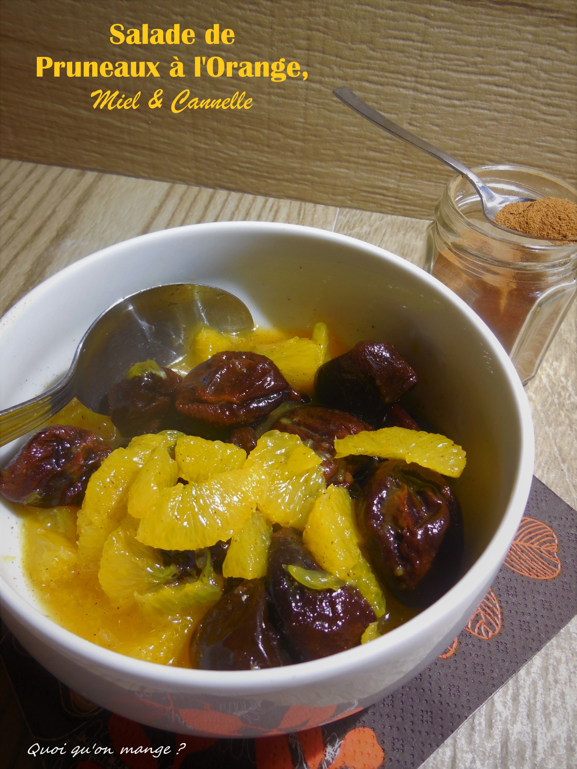 Salade de pruneaux Ă l’orange, miel et cannelle