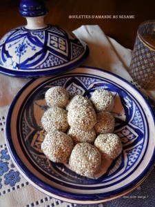 Boulettes d’amande au sĂ©same