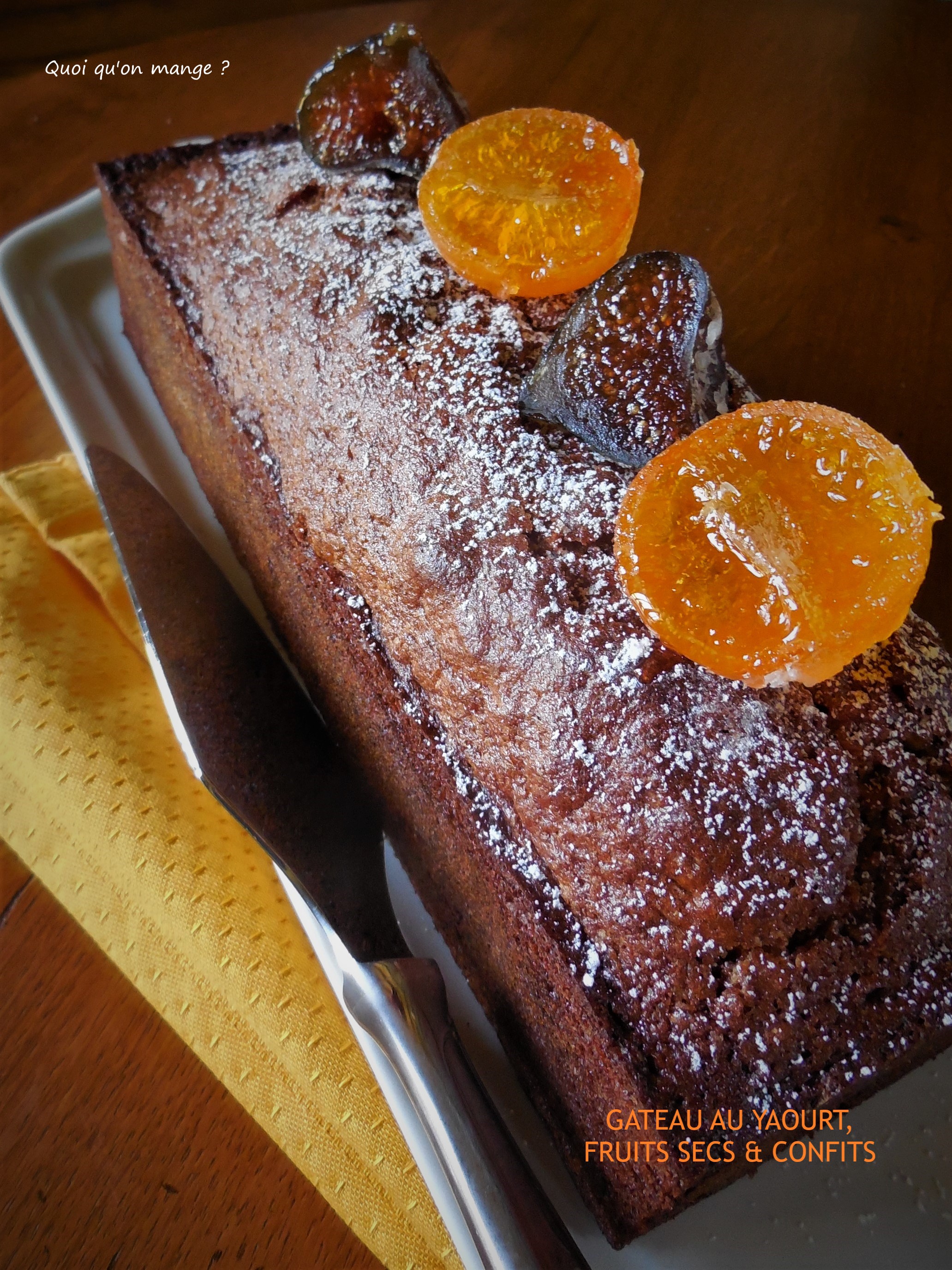 Gâteau au yaourt, fruits secs & confits