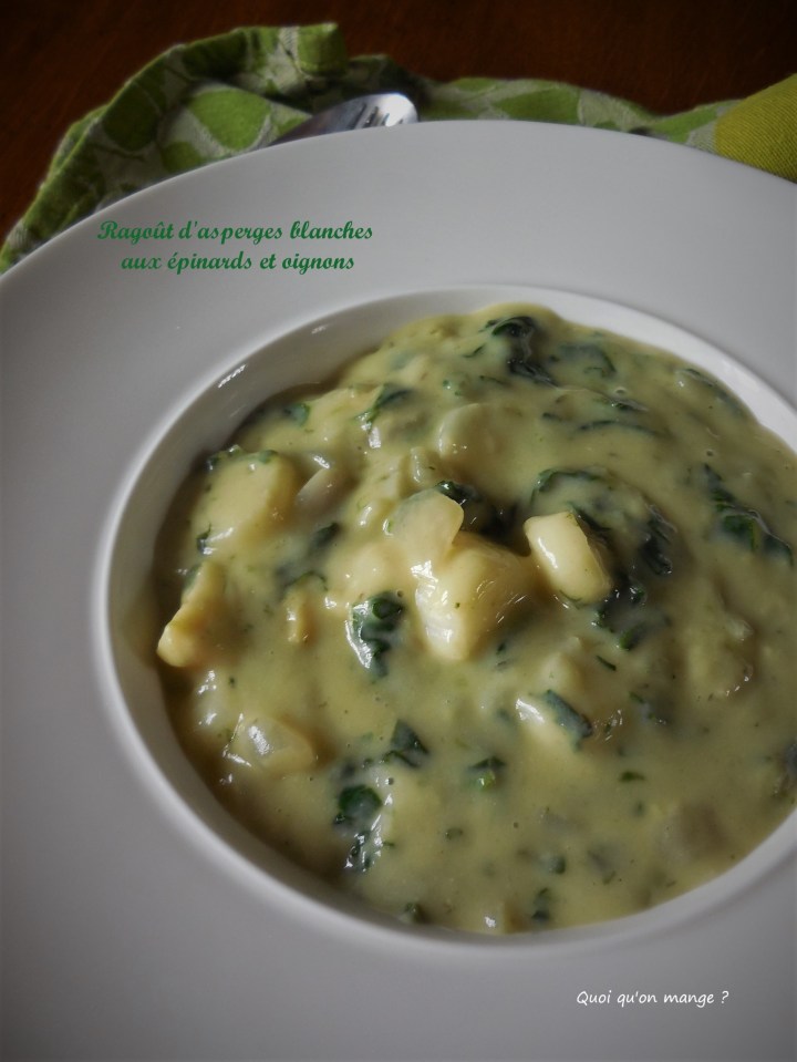 Ragoût d'asperges blanches aux épinards et oignons