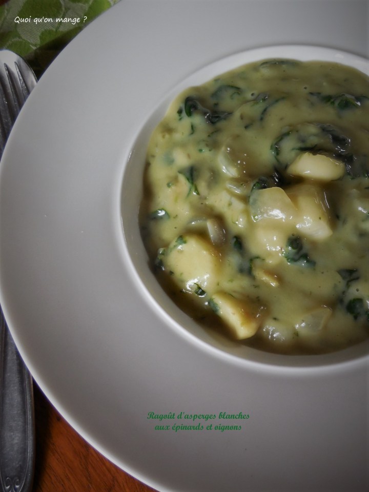 Ragoût d'asperges blanches aux épinards et oignons