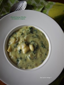 RagoĂ»t d’asperges blanches aux Ă©pinards et oignons