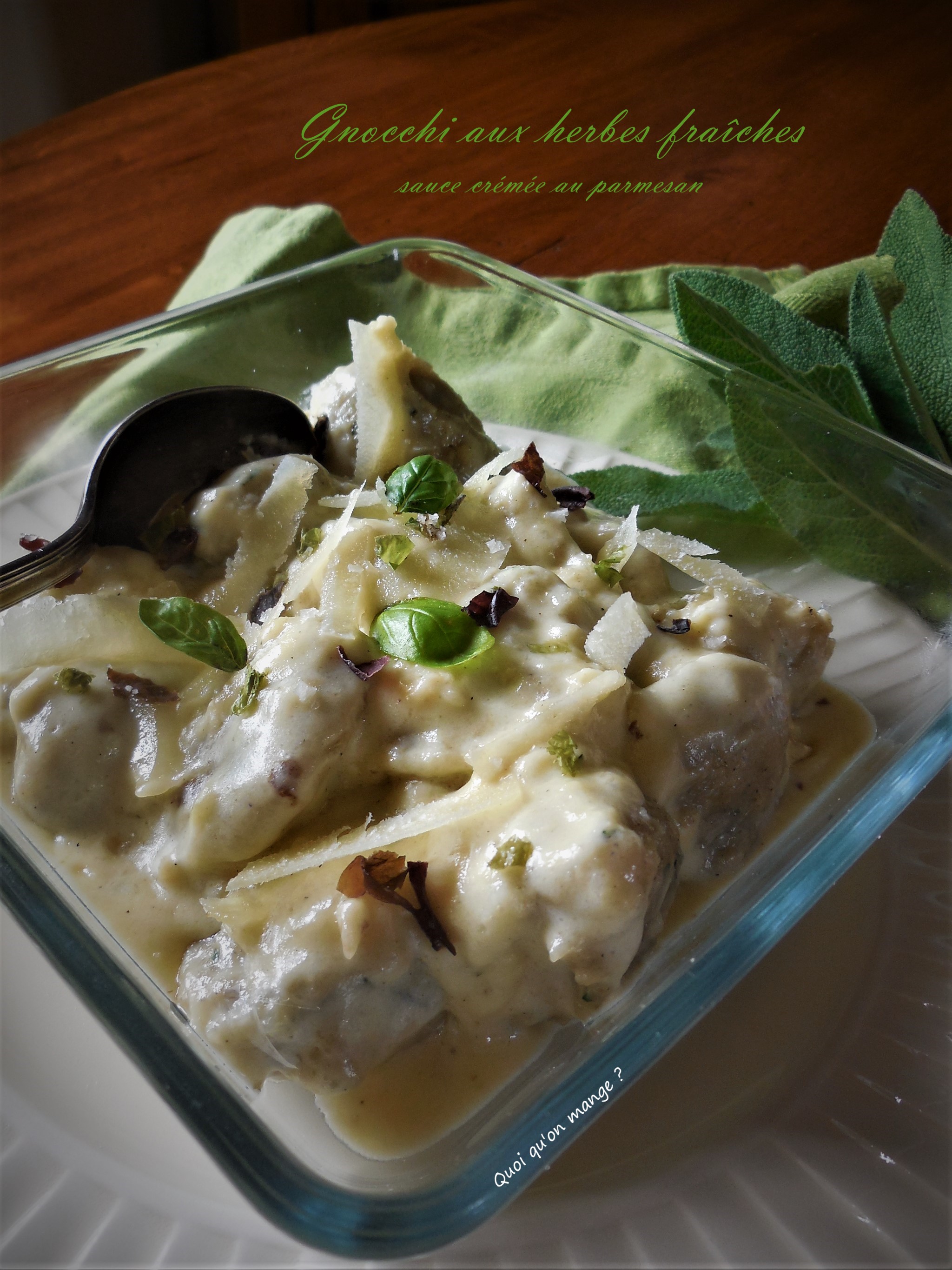 Gnocchi aux herbes fraîches, sauce crémée au parmesan