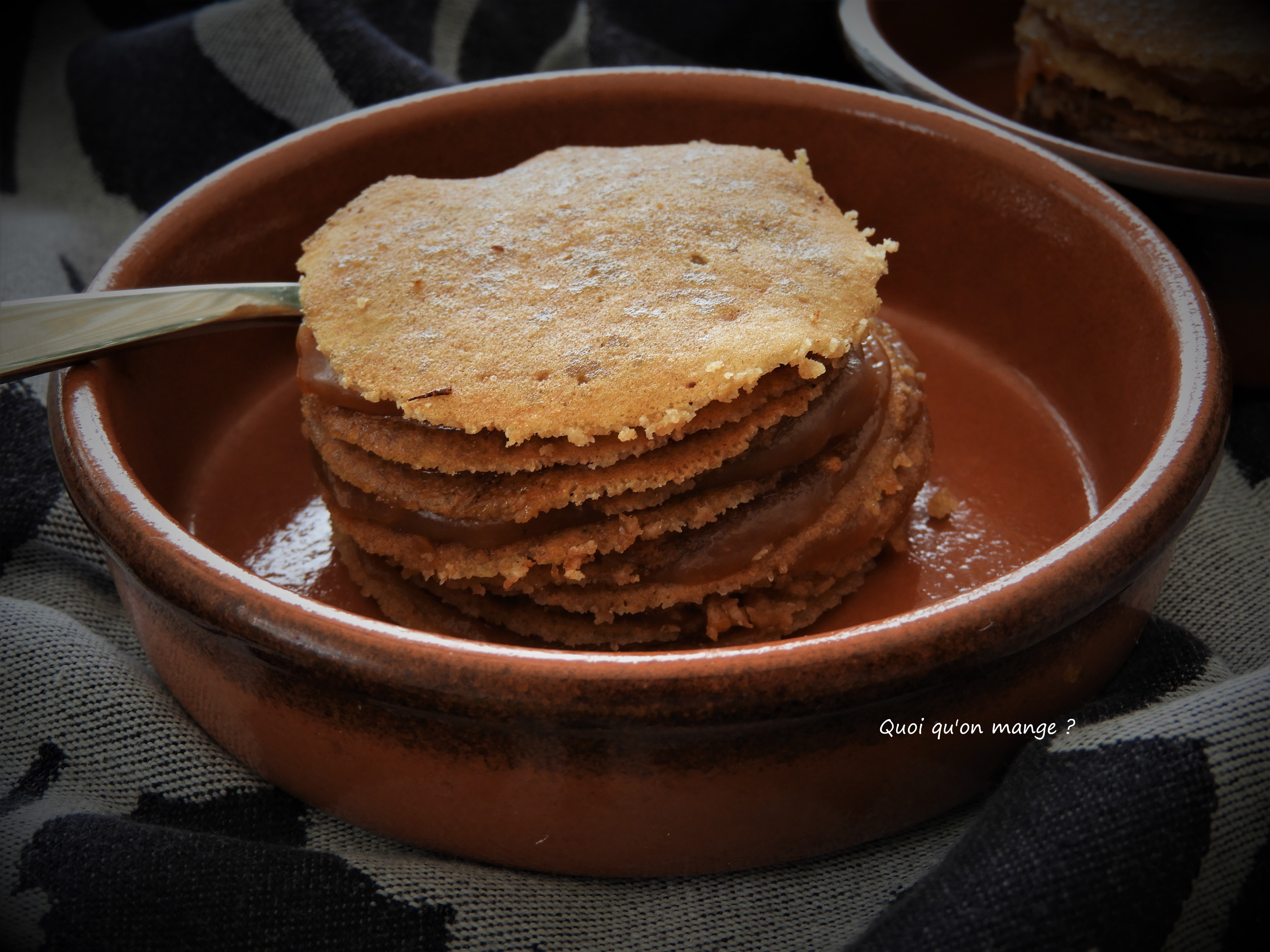 Mini gâteau de crêpes farci de caramel au beurre salé