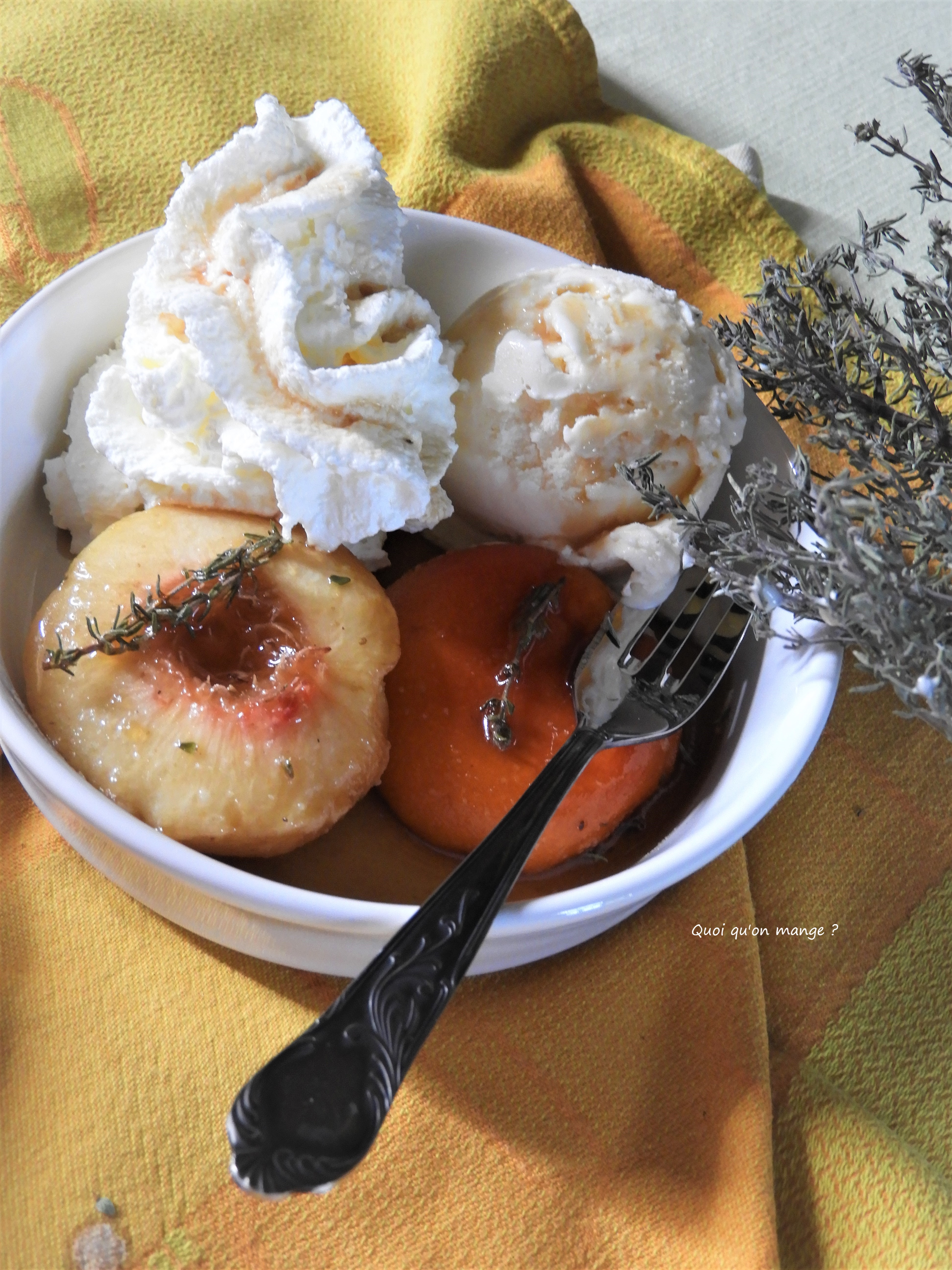 Fruits d'été rôtis au thym