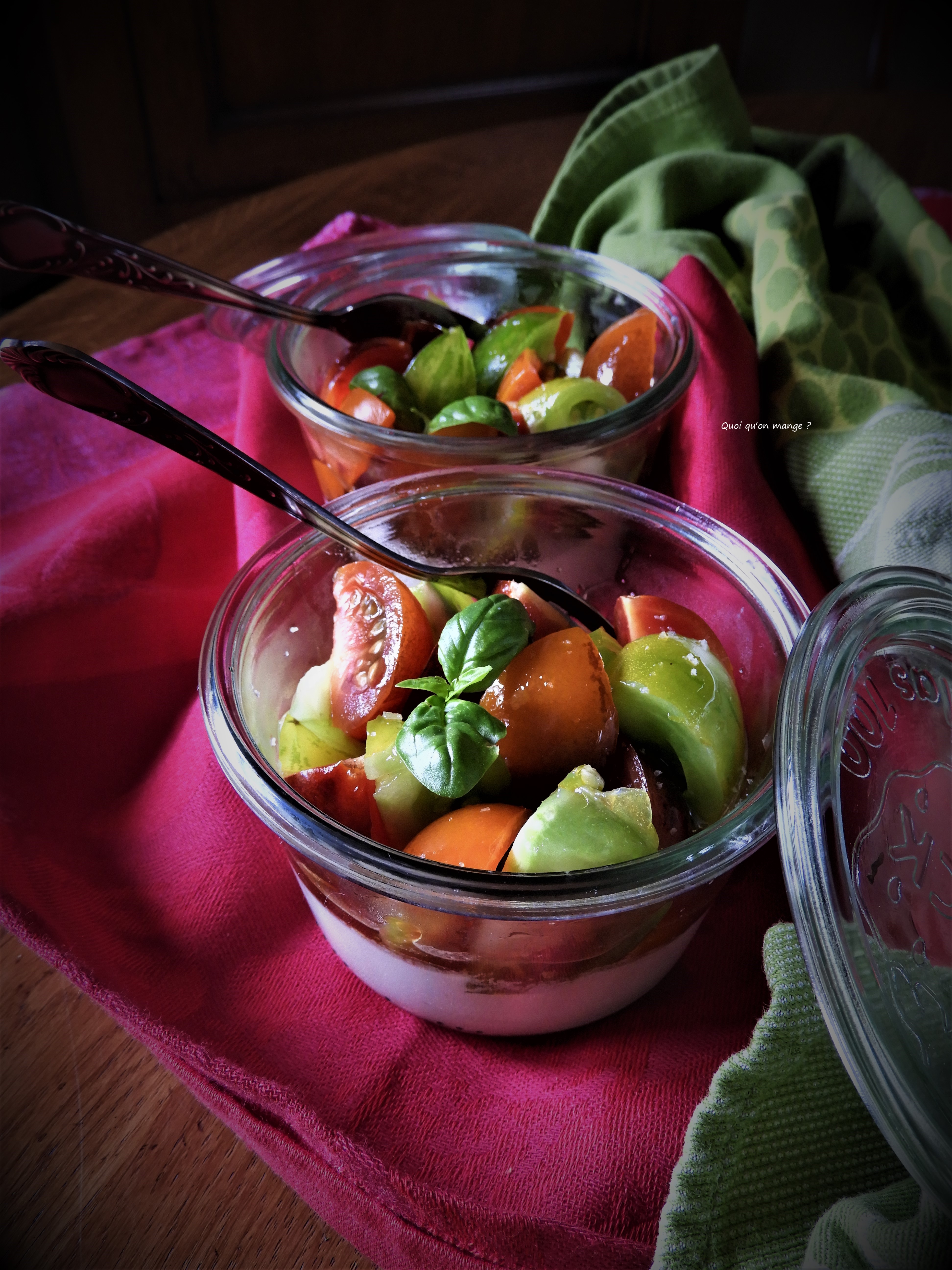 Meli melo de tomate sur crémeux de mozzarella