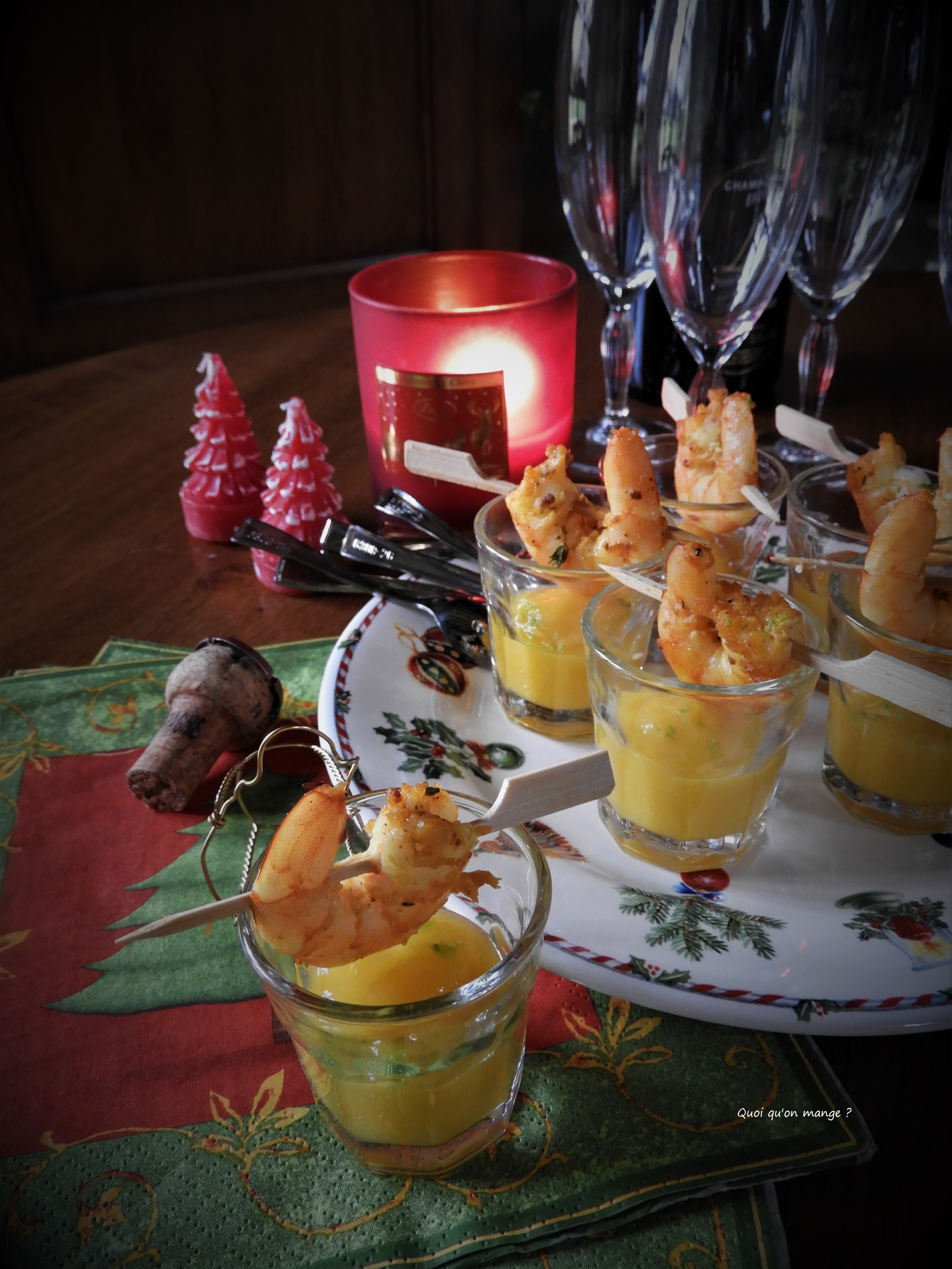 Brochettes de crevettes sur purée de&nbsp;mangue