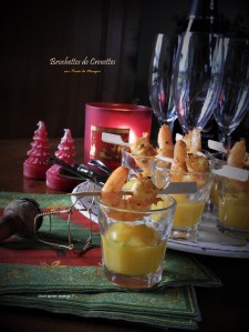 Brochettes de crevettes sur purée de mangue