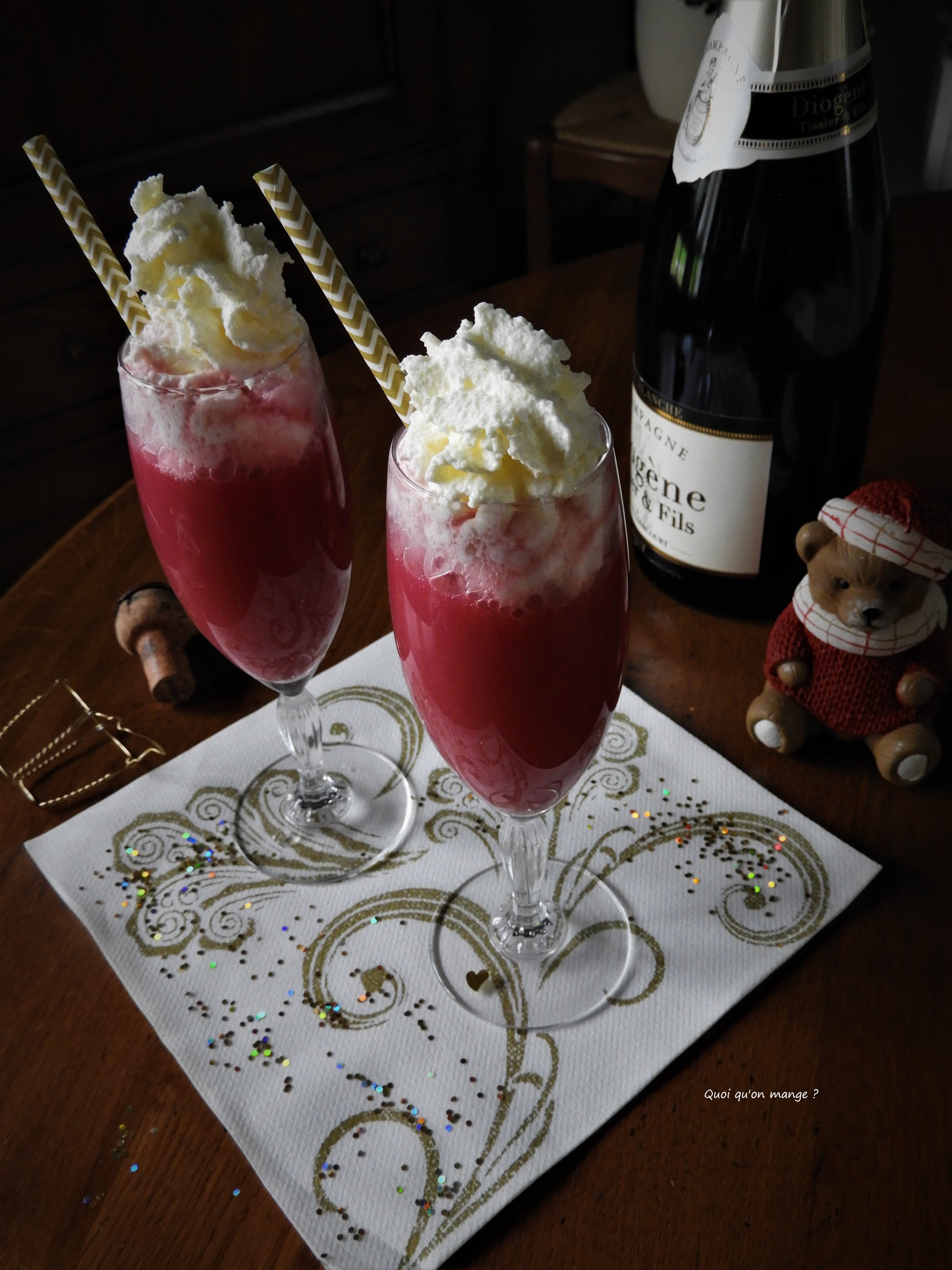 Cocktail rouge à la&nbsp;chantilly