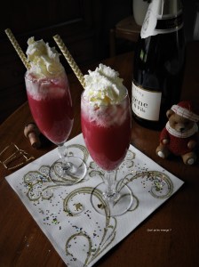 Cocktail rouge à la&nbsp;chantilly