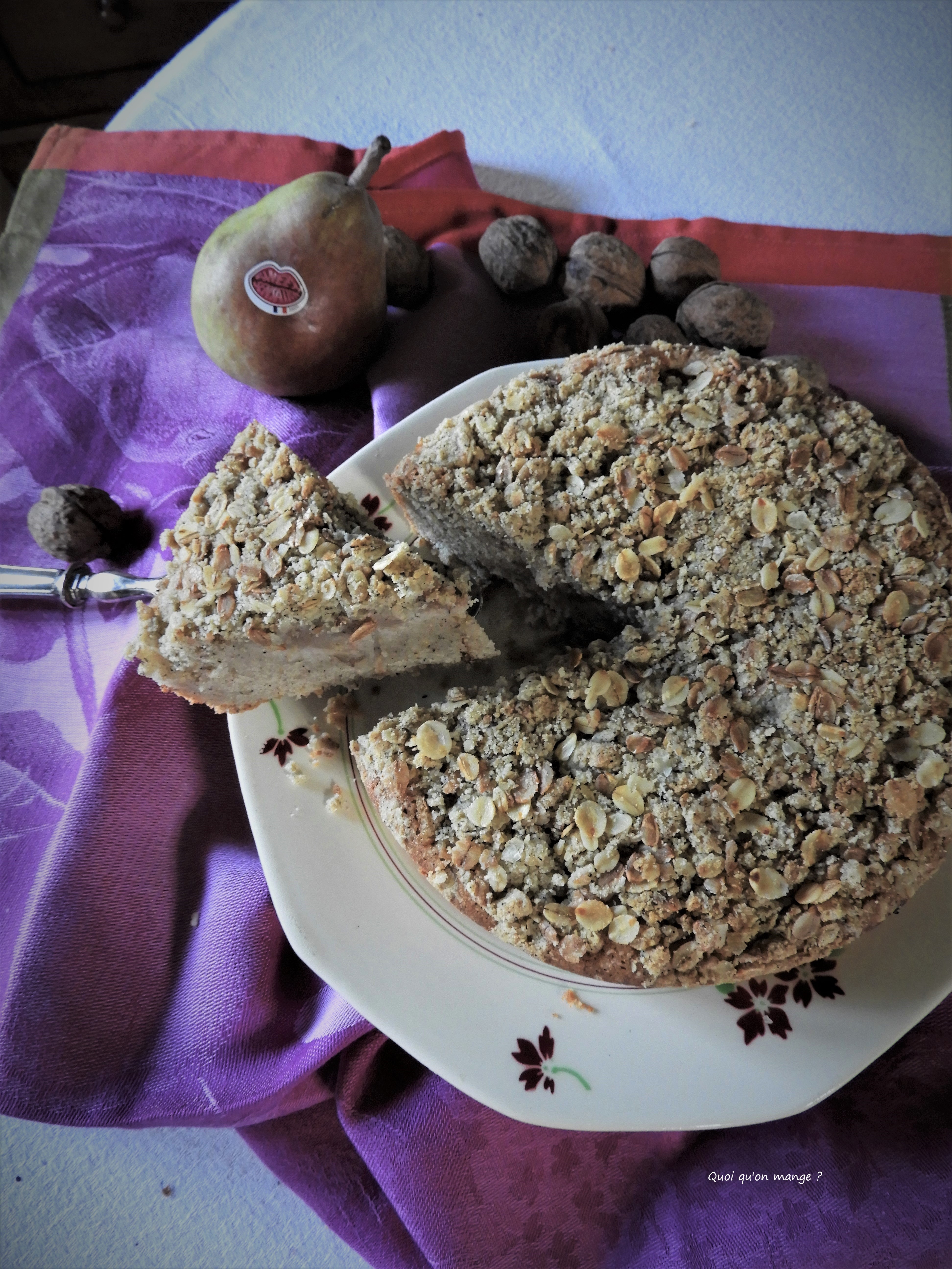 Financier poire et noix, crumble de flocons&nbsp;d&rsquo;avoine