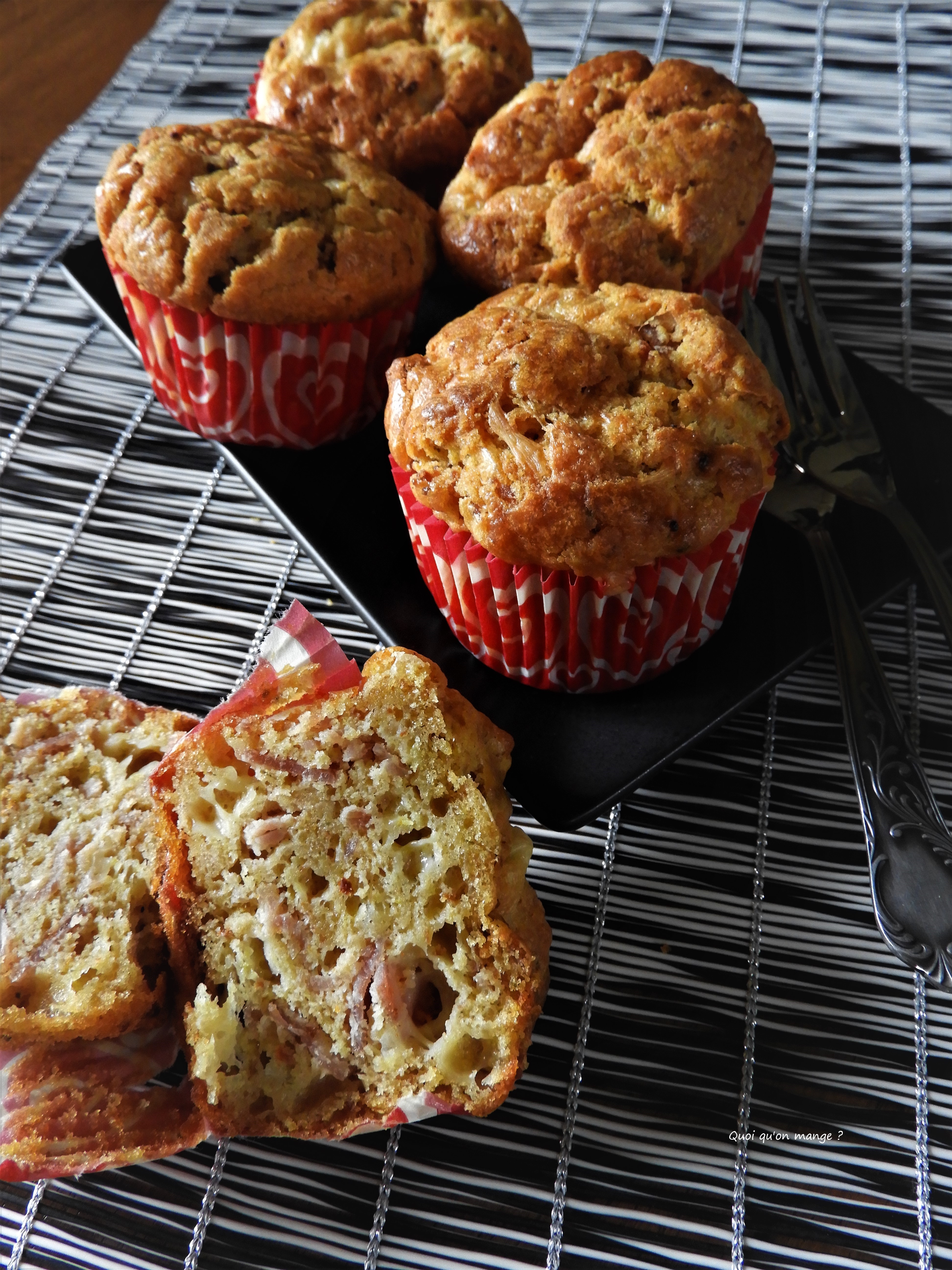 Muffins salés au parmesan, bacon et tomates&nbsp;séchées