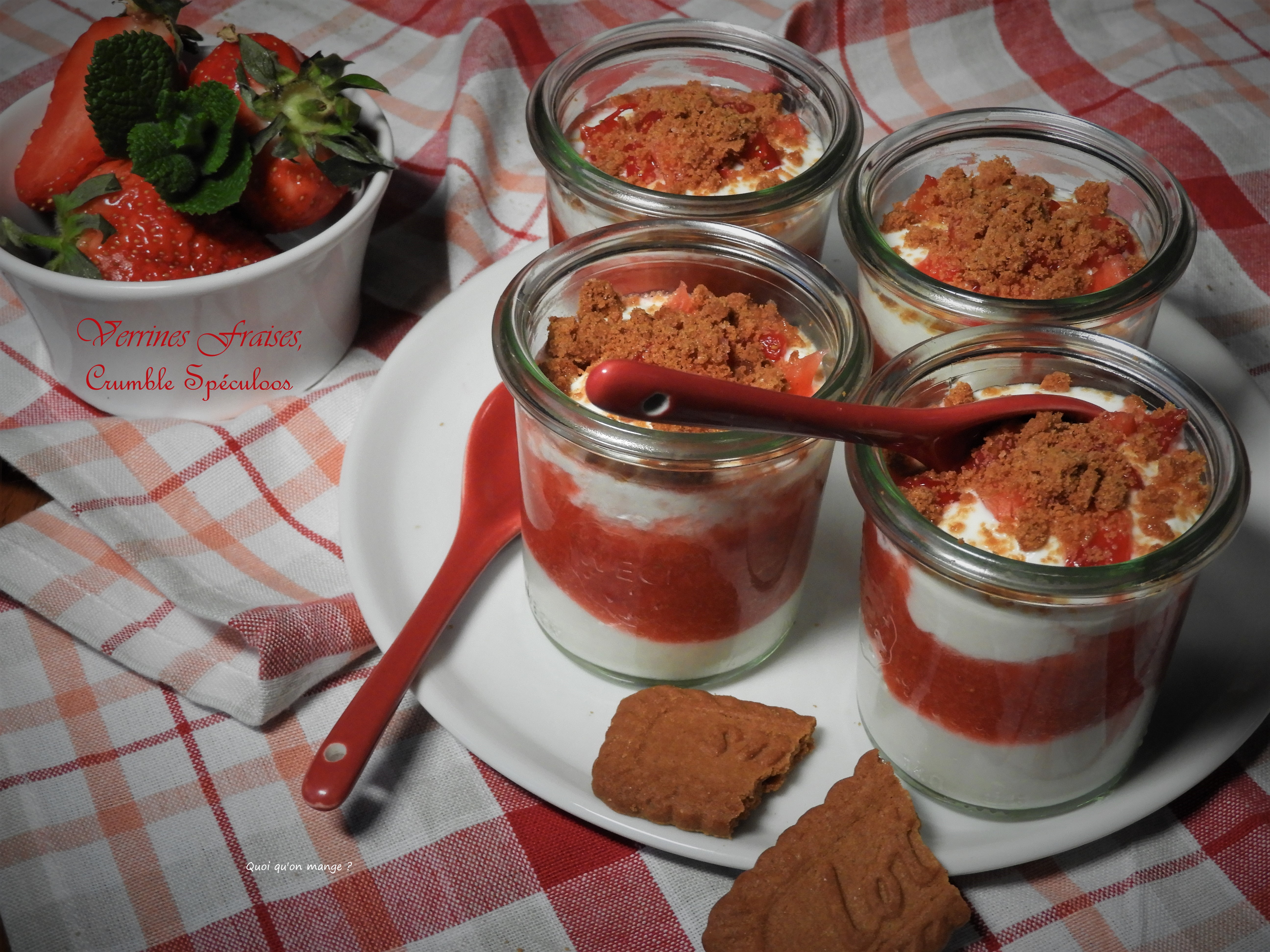 Verrines fraises, crumble de&nbsp;spéculoos
