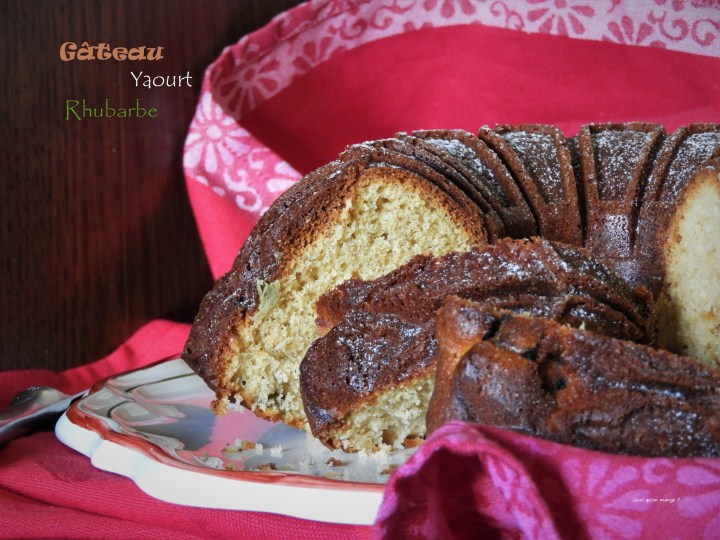 Gâteau yaourt à la rhubarbe
