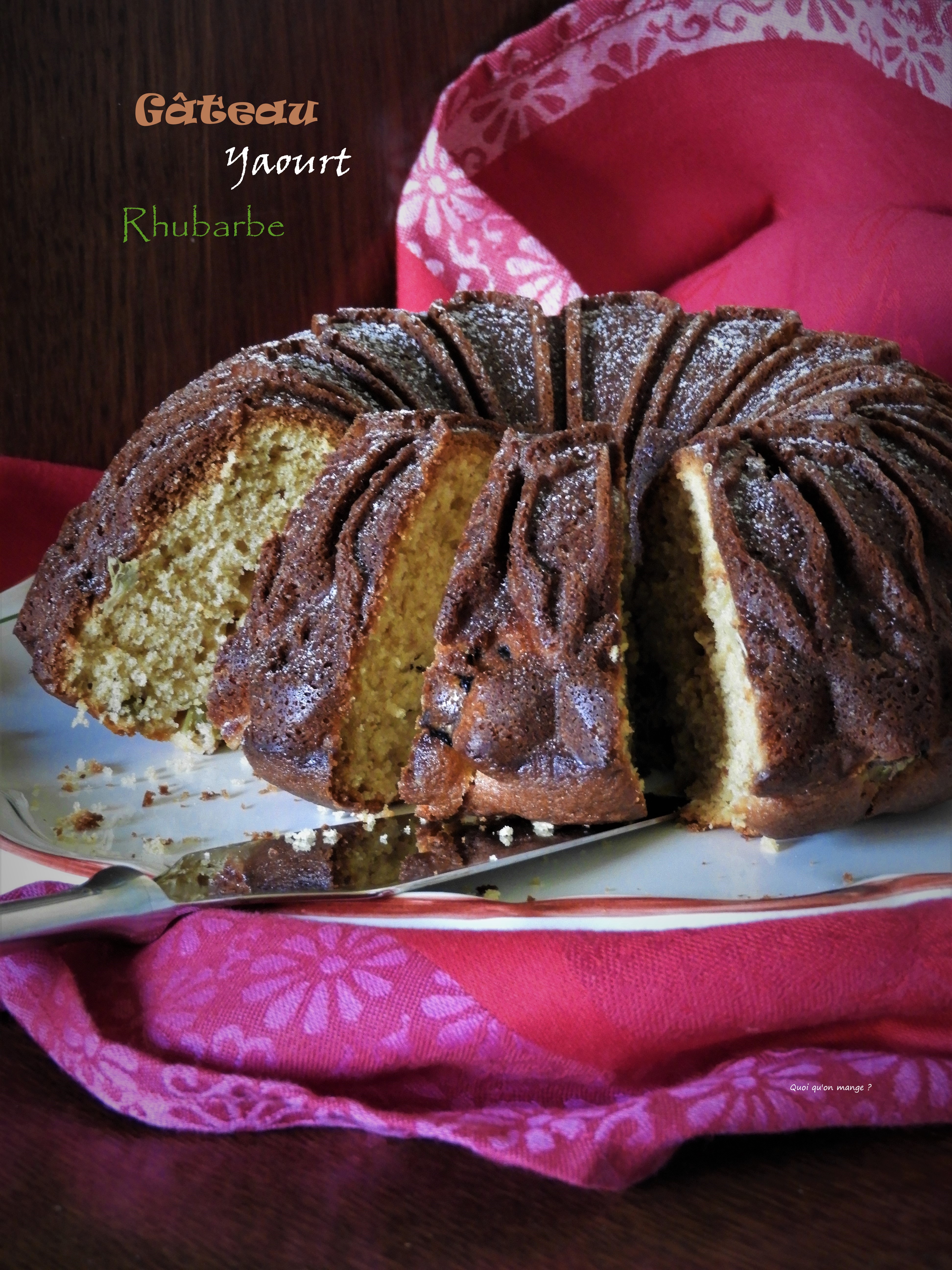 Gâteau yaourt à la rhubarbe