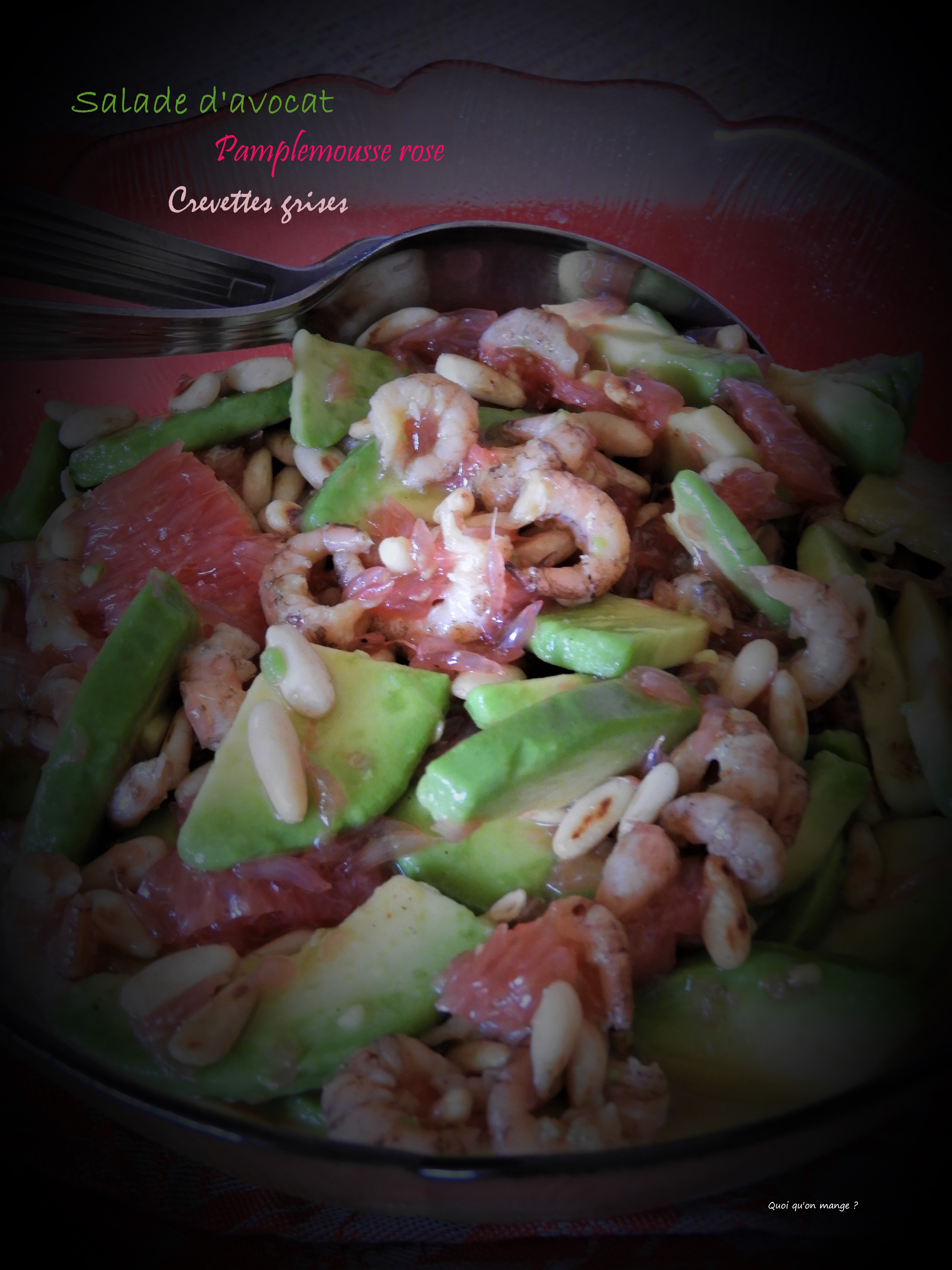 Salade d'avocat, pamplemousse rose et crevettes roses