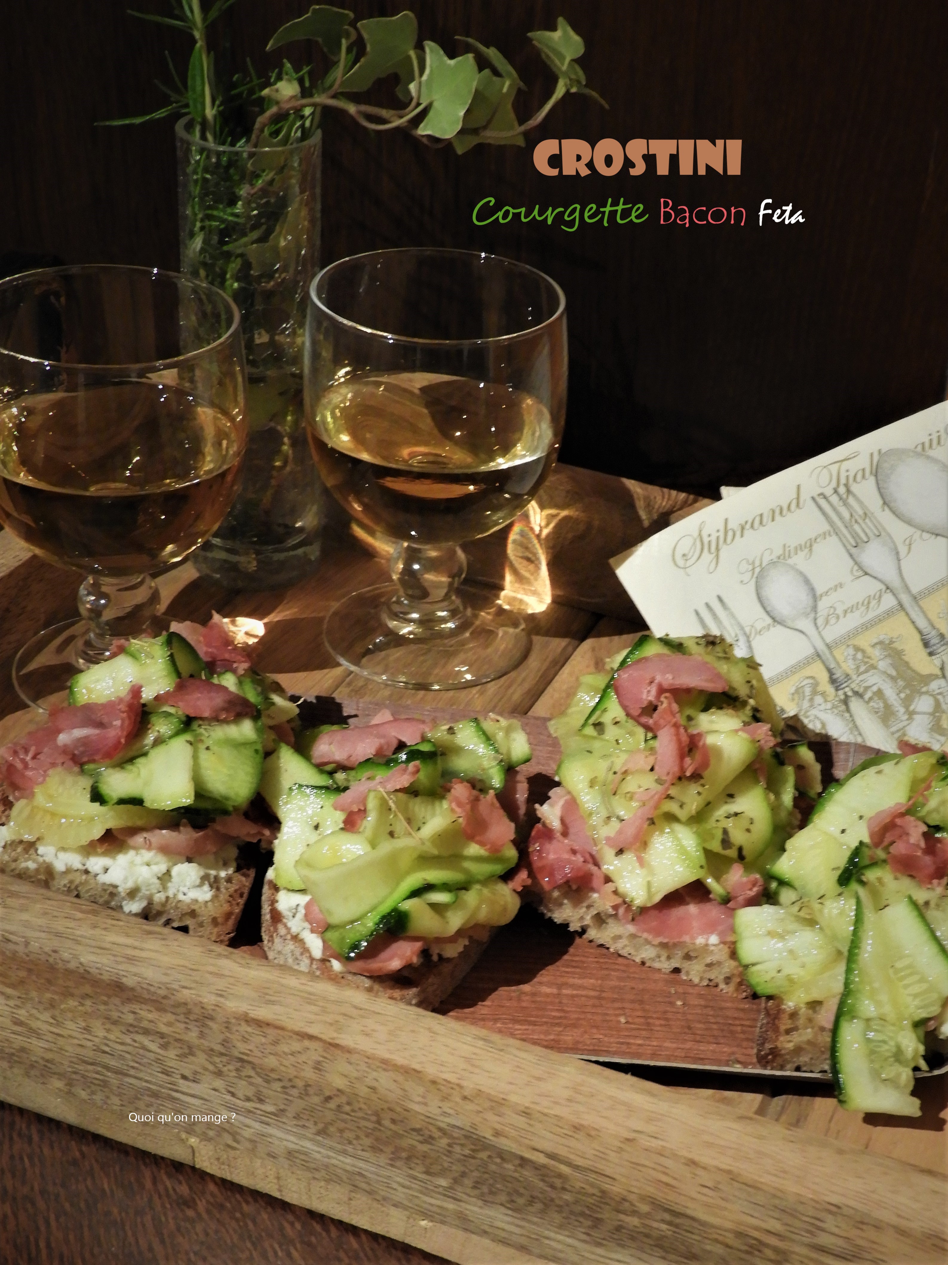 Crostini courgette et bacon sur lit de feta
