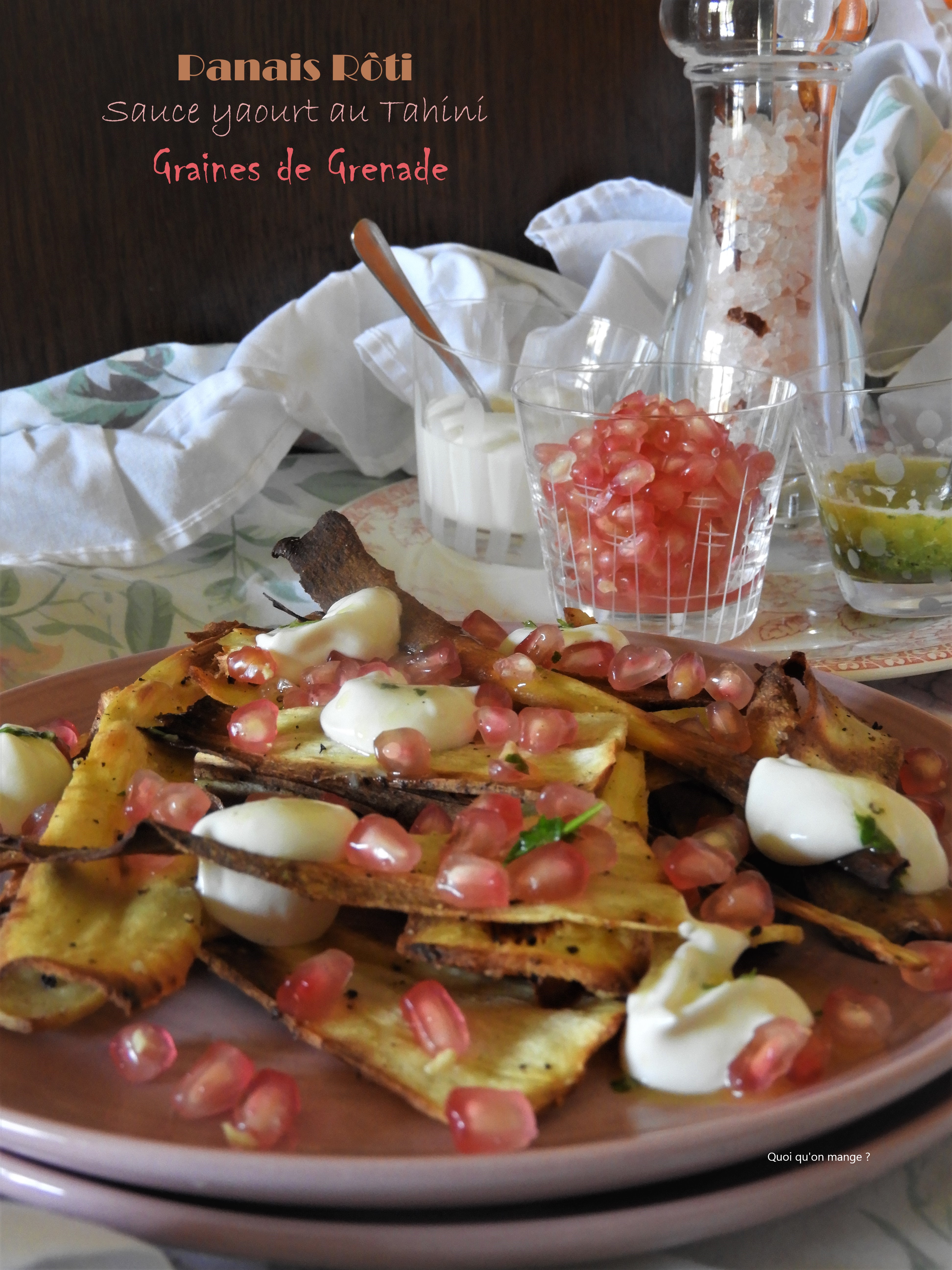 Panais rôti, sauce yaourt au tahini, graines de grenade