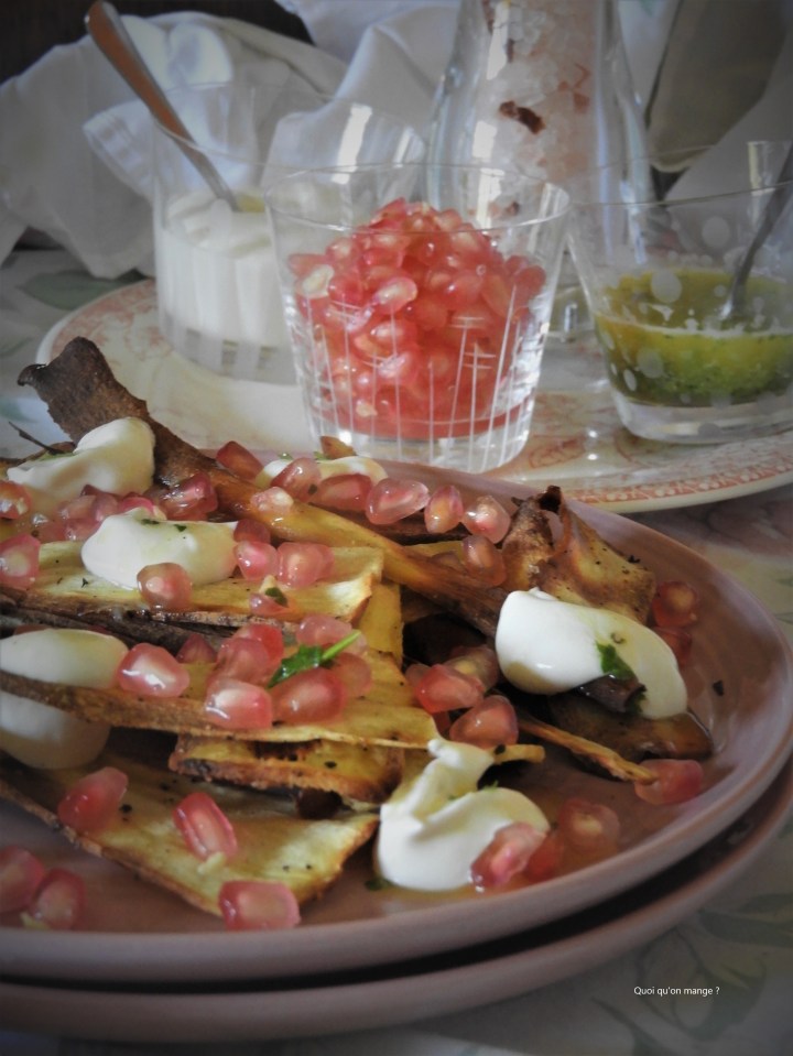 Panais rôti, sauce yaourt au tahini, graines de grenade