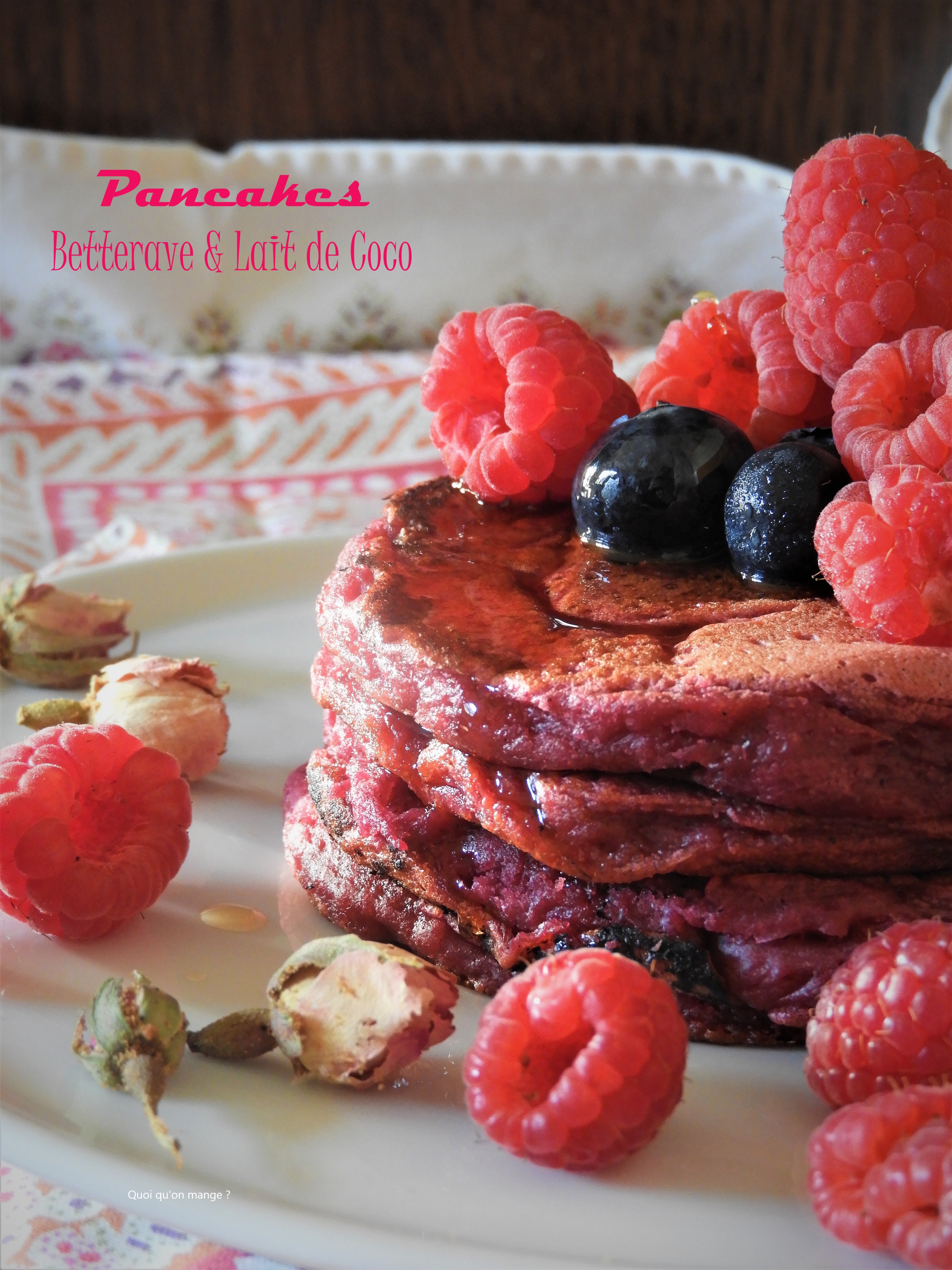 Pancakes roses à la betterave et au lait de coco