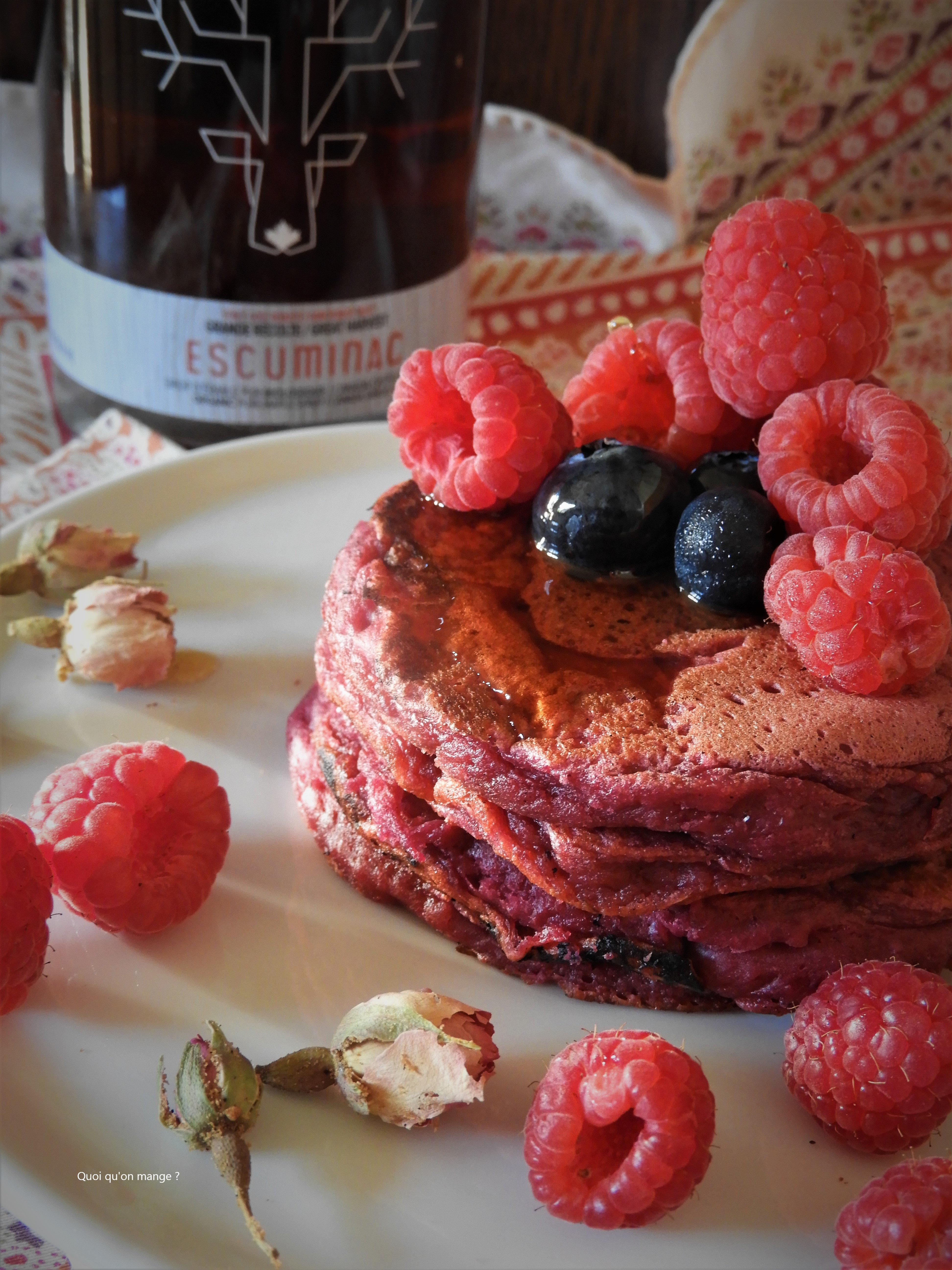 Pancakes roses à la betterave et au lait de coco